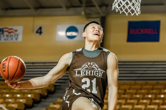 2020赛季结束后，湖人由于隆多离开，不得不引进一名新持球手，那就是施罗德。