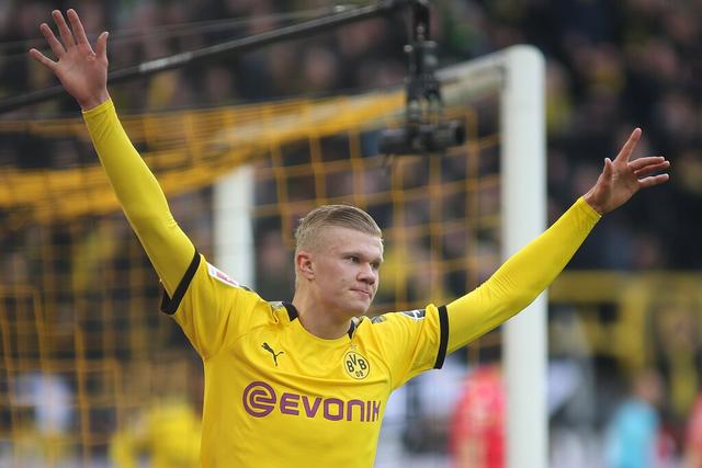 圣地亚哥教士队核心马查多由于手肘酸痛，在 2025 赛季末转为 DH 出赛